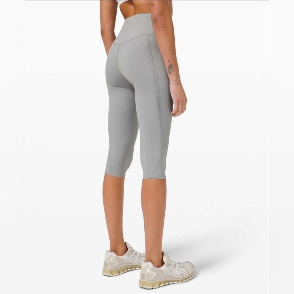 lululemon Gloss Trim High Rise Crop (17"), Size 8 - Picture 2 of 6